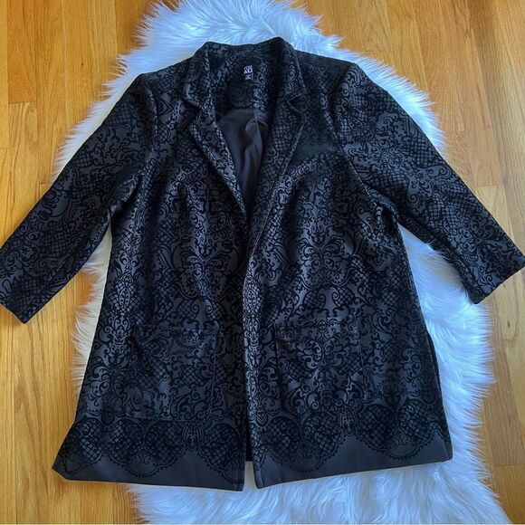 Roz & ALI Black Coat with Ornate Design 1X - Picture 1 of 6